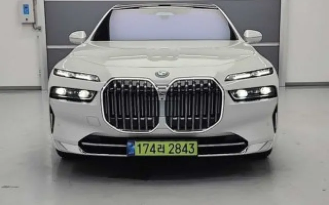 GV70일렉트리파이드 중고차 7시리즈 (G70) 750e xDrive 디자인 퓨어 엑셀런스 매물 사진 3 - 2025/05 7,826km